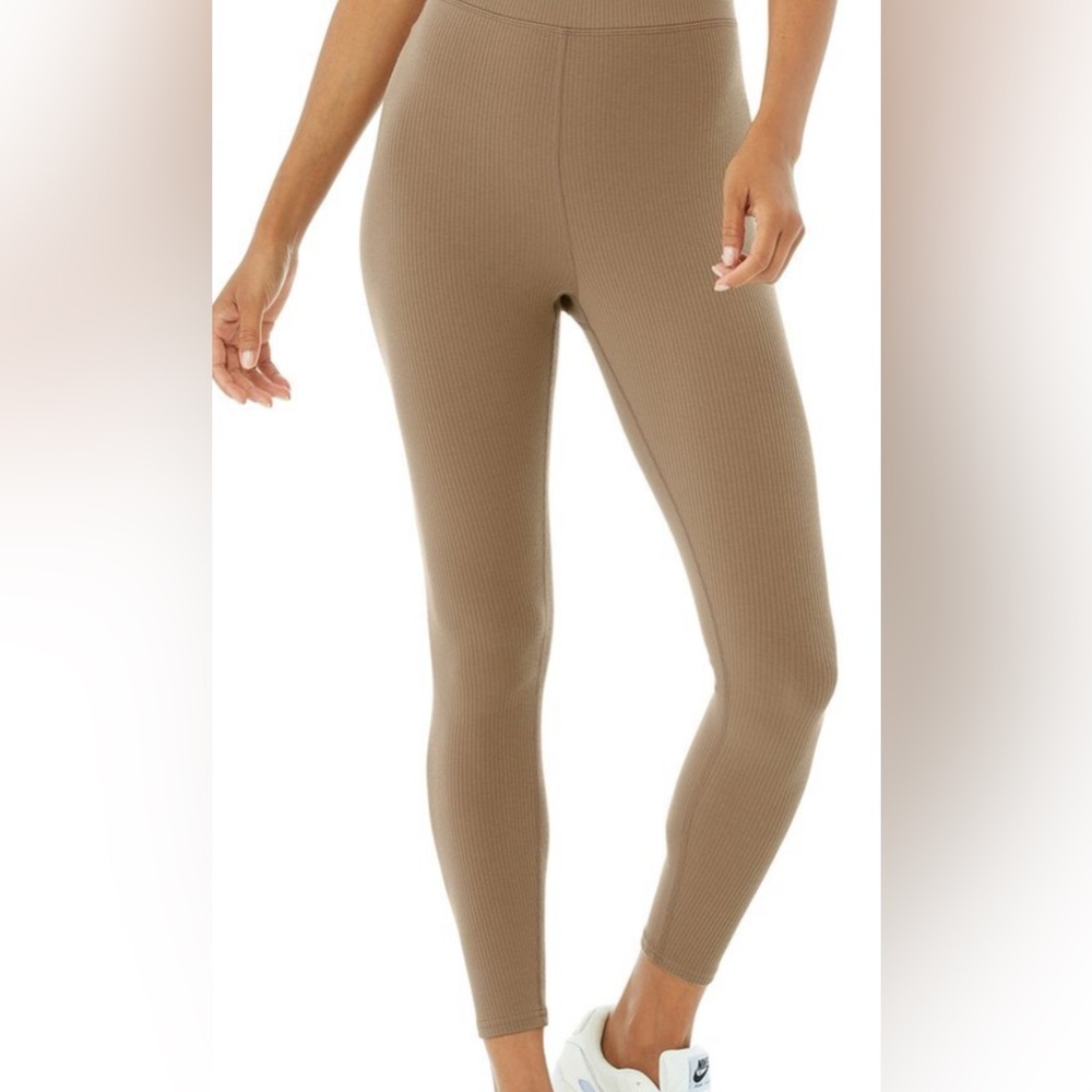 Alo Yoga Ribbed High Waist 7/8 Blissful Legging. Color Gravel. size M